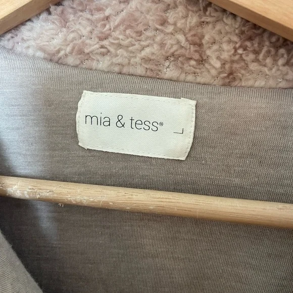 Mia and Tess Cheetah Print Sherpa Pullover Sweatshirt Jacket Pink - Picture 5 of 6